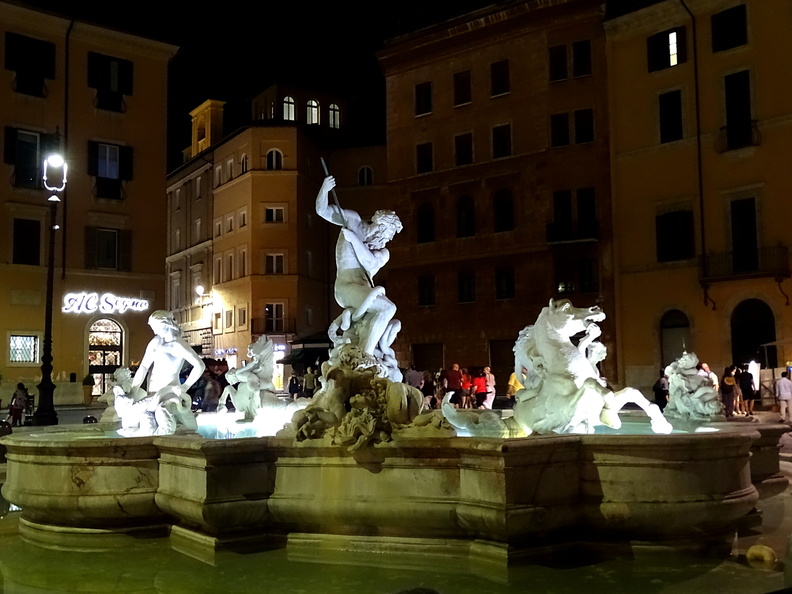 Fontana del Nettuno Rome.jpg