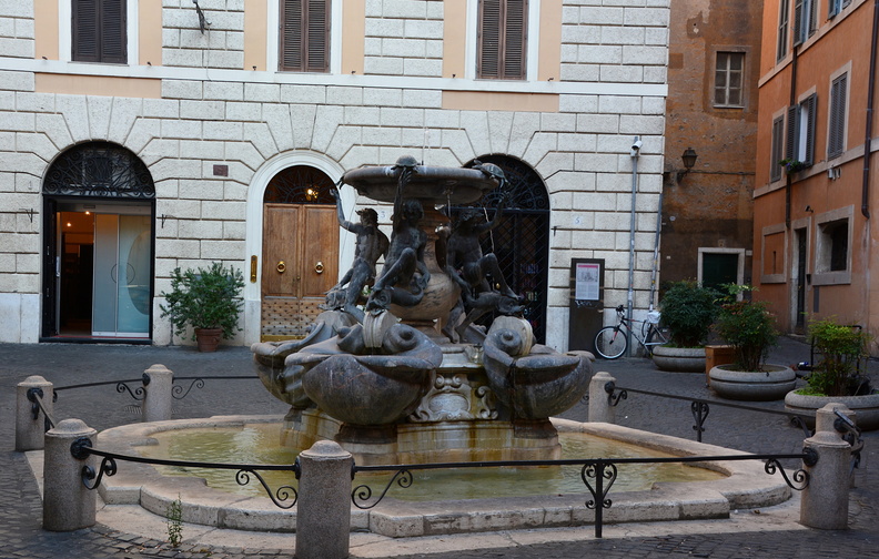 Fontana delle tartarughe Rome .jpg
