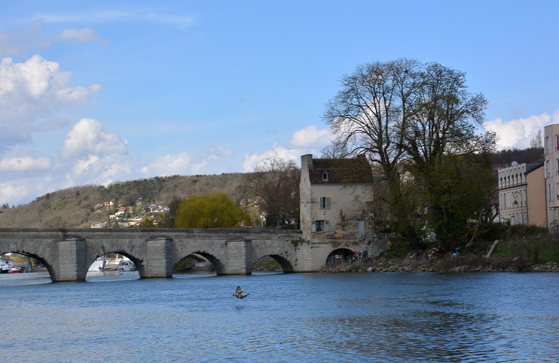 Vieux pont de Limay Mantes-la-Jolie.jpg