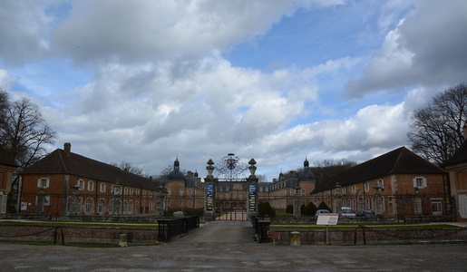 Château Pierre-de-Bresse Saône-et-Loire 02