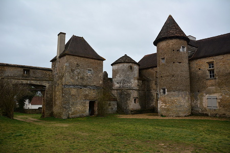 Château de Pontus-de-Tyard Saône-et-Loire 08