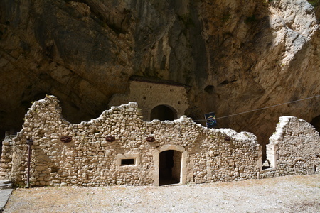 Abbaye de San Martino in Valle 03