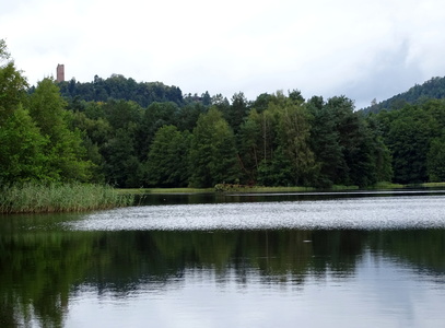 Château de Waldeck  vue de l'étang de Hanau