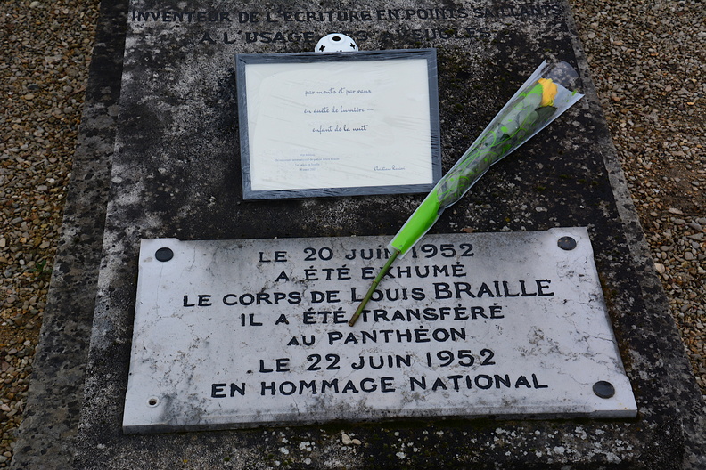 Coupvray Tombe de Louis Braille_02.JPG