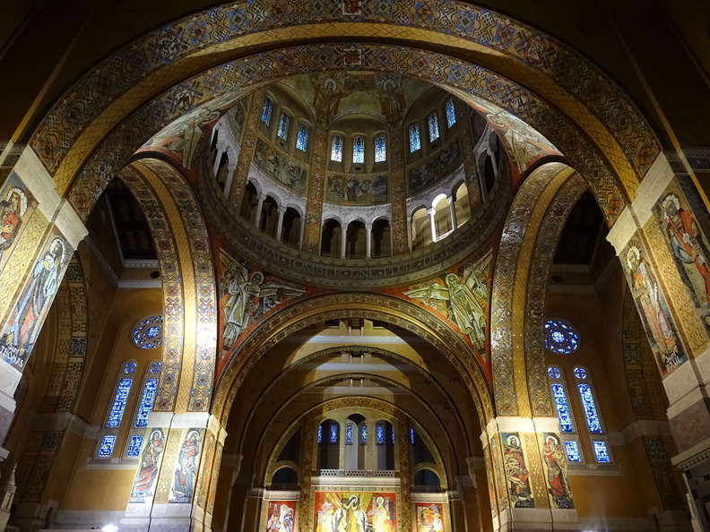 Lisieux Basilique Sainte-Thérèse _12.JPG