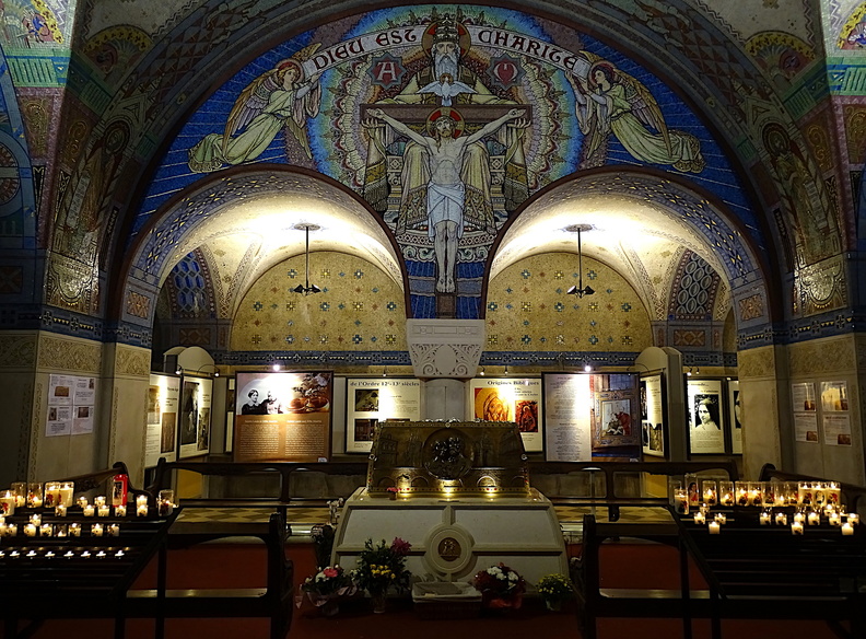 Lisieux Basilique Sainte-Thérèse _19.JPG
