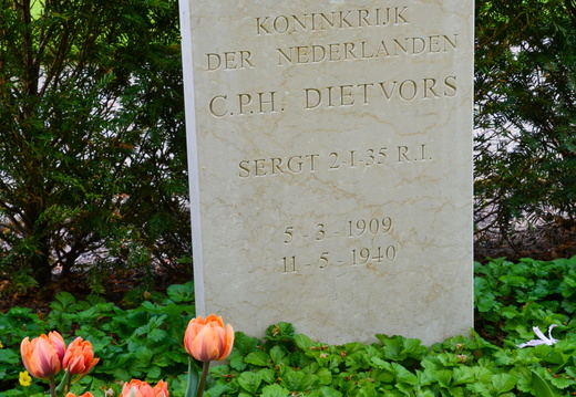 Cimetière militaire du Grebbeberg 12